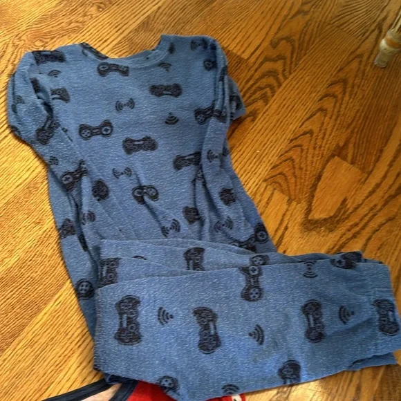Boys pajamas size 6-8
